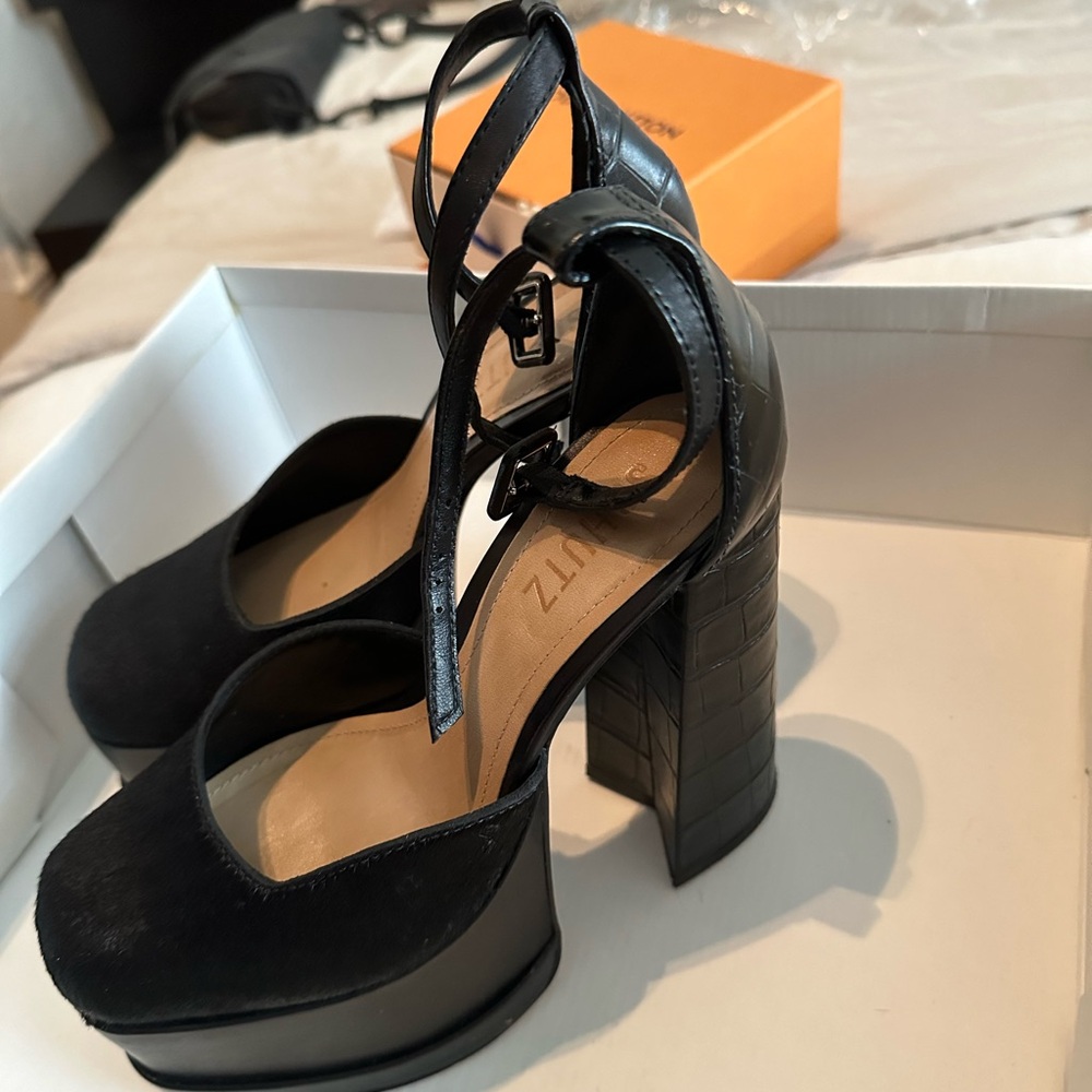 size 6 schutz shoes